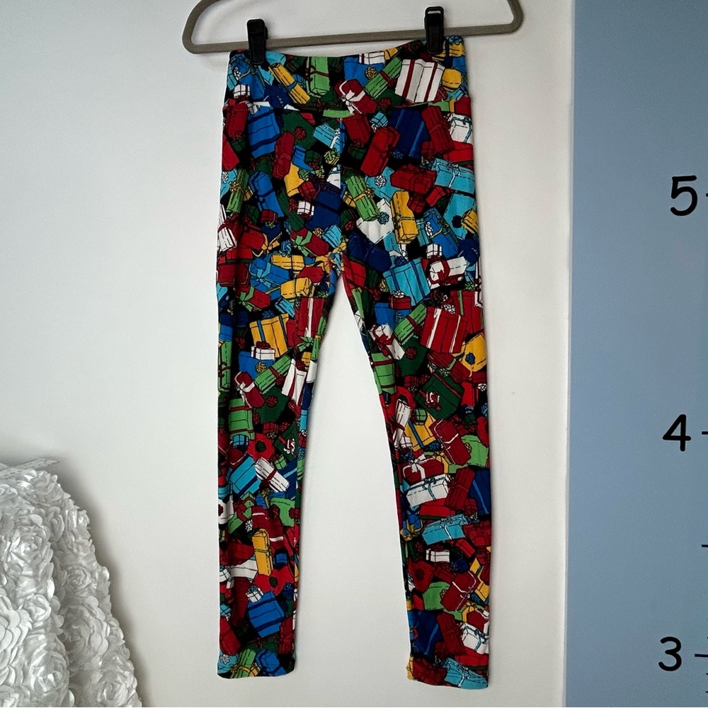 Lularoe Christmas Present Red Leggings Pants One Size‎
